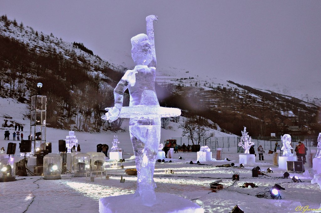1501286_So_Think_You_Can_Danse.JPG - So Think You Can Danse - Sculpture sur Glace - Valloire 2015