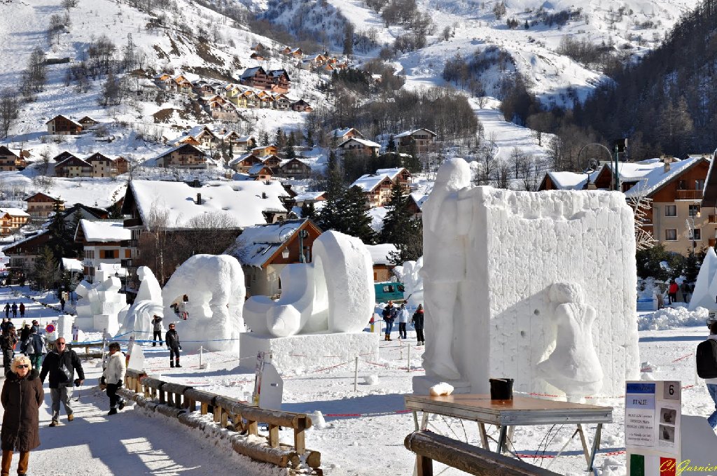 111_Sculptures_sur_neige_-_Valloire.JPG