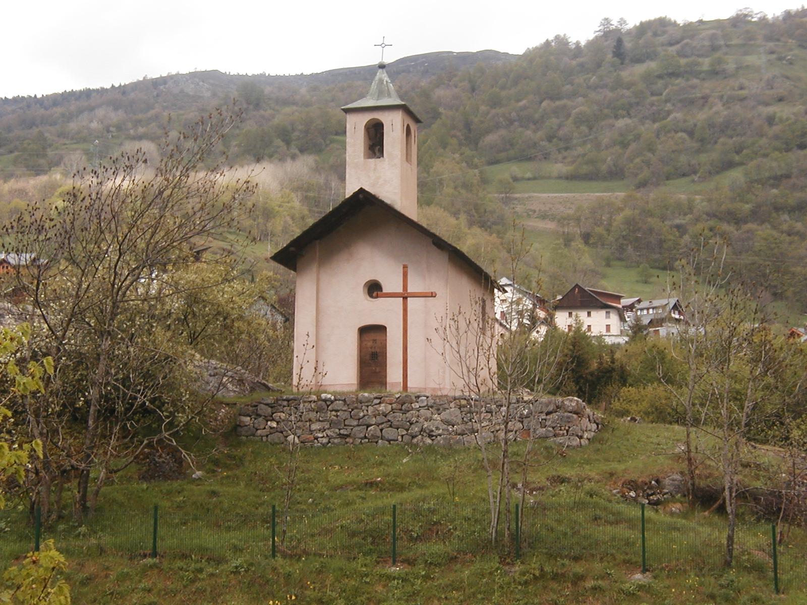 C02 Chapelle Saint Thecle et sa croix de Joseph de poortere.JPG