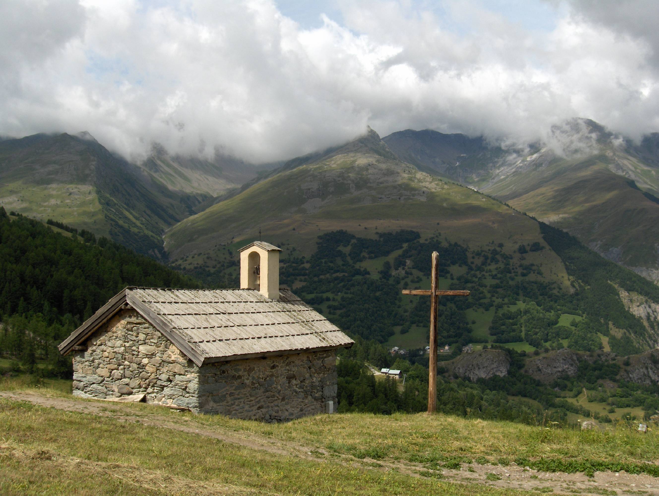 C03 chapelle du mont Carmen et sa croix de Meije de poortere.jpg