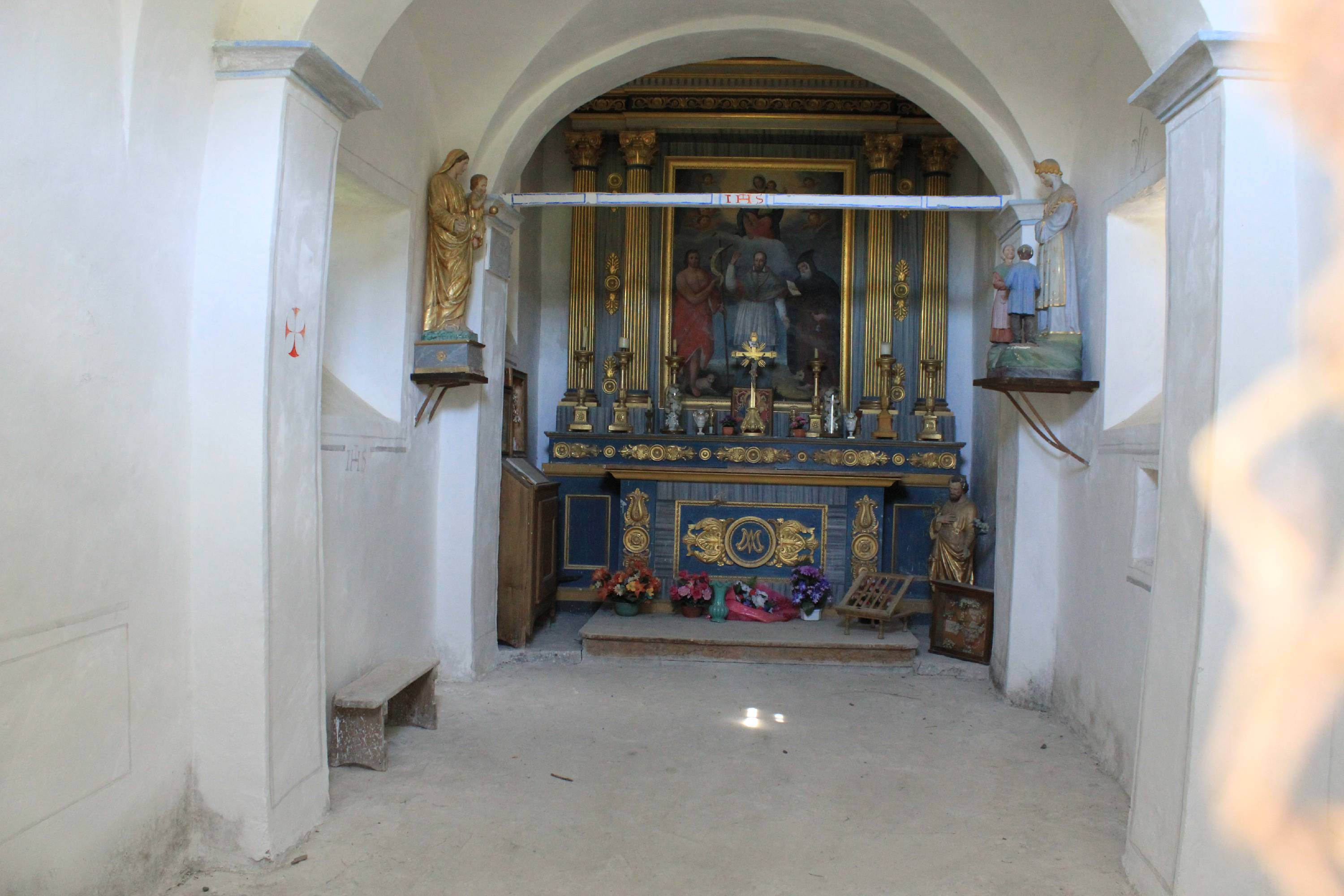P02-chapelle-3-croix interieur-de-Martine-Gautier.JPG