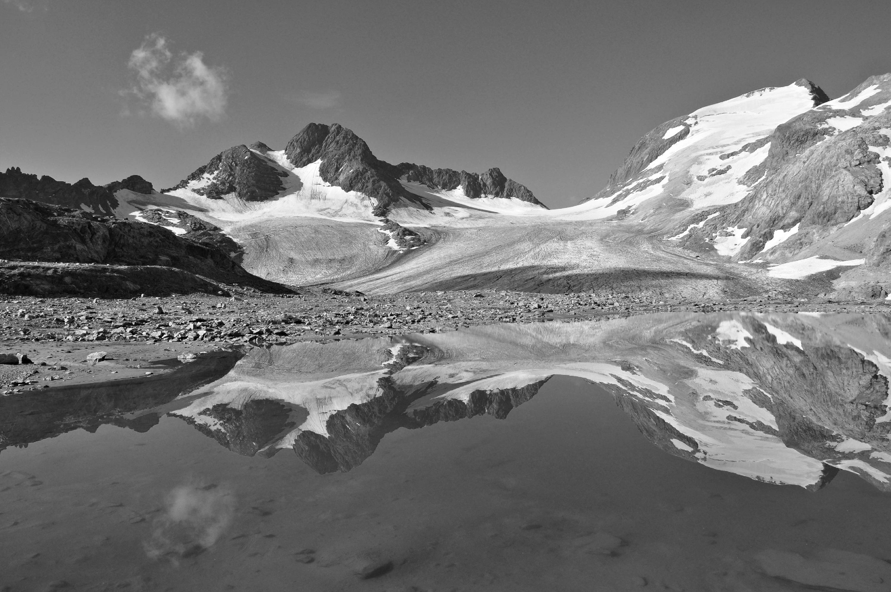 MTNB29-Reflet-Cime-du-Grand-&-Petit-Sauvage-Glacier-de-Saint-Sorlin-Pic-de-L-Etendard-de-Claude-Garnier.JPG
